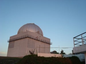 Cúpula do Observatório Pico dos Dias, situado em Brazópolis e mantido pelo Laboratório Nacional de Astrofísica.