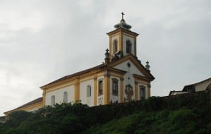 Igreja Nossa Senhora das Mercês e Misericórdia em Ouro Preto. O catolicismo é a religião predominante no Estado.