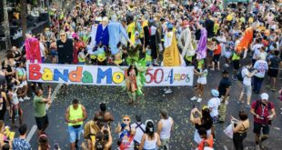 Banda Mole anuncia show da dupla Cristinas em desfile histórico na Afonso Pena